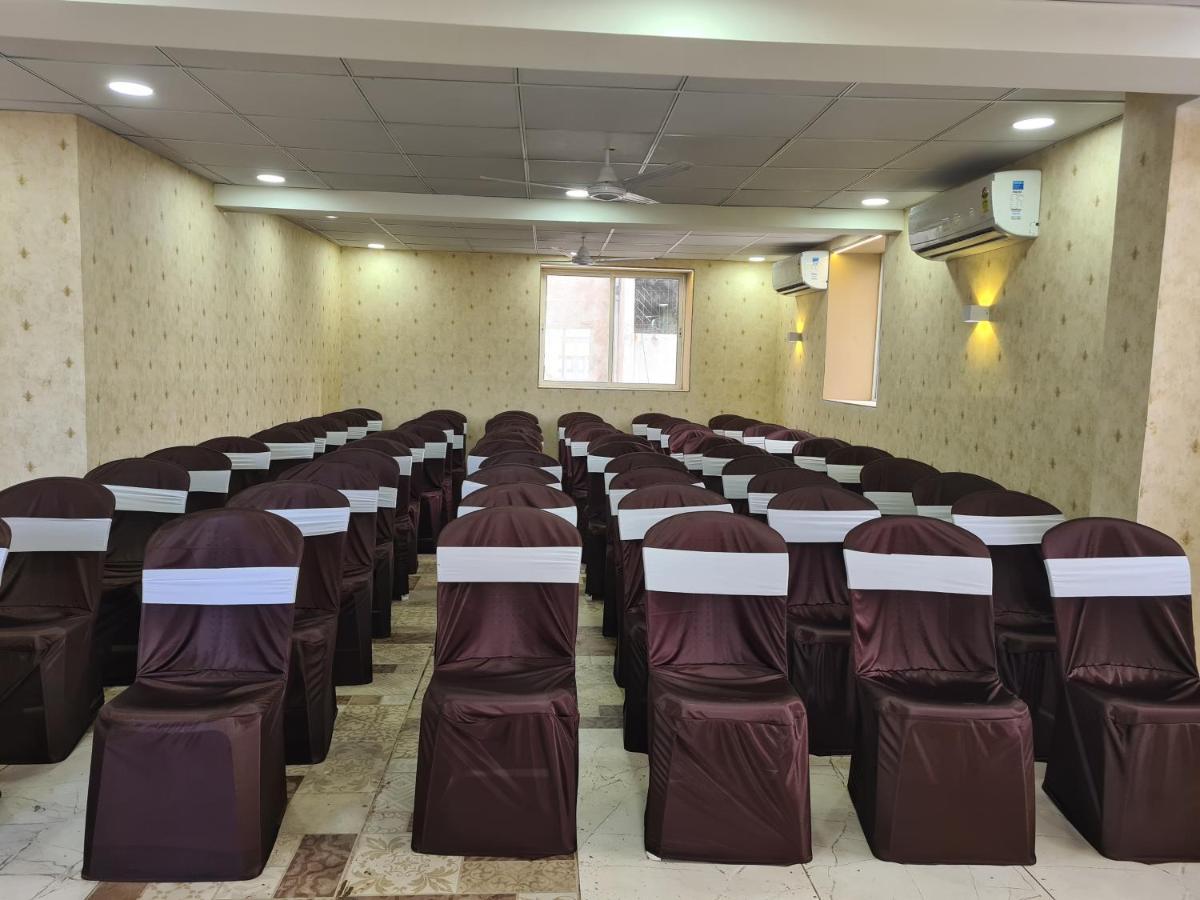 Hotel Nova Pride Rajkot Exterior foto